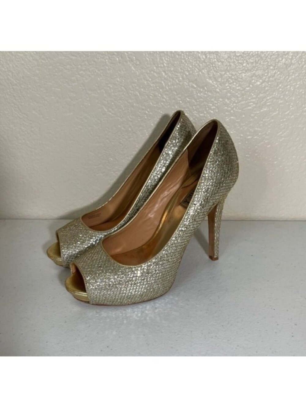 Badgley Mischka Humbie II Peeptoe Stilettos Heels in Gold Glitter Size 8.5